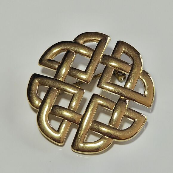 **Sale** Vintage Soldor Signed Gold Tone Circular Celtic Knot Brooch - Picture 9 of 9